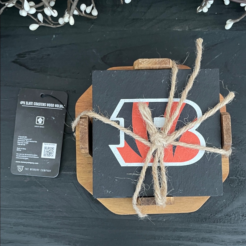 NEW NFL Cincinnati Bengals 4 Piece Black Slate Coaster Set with Wooden Holder